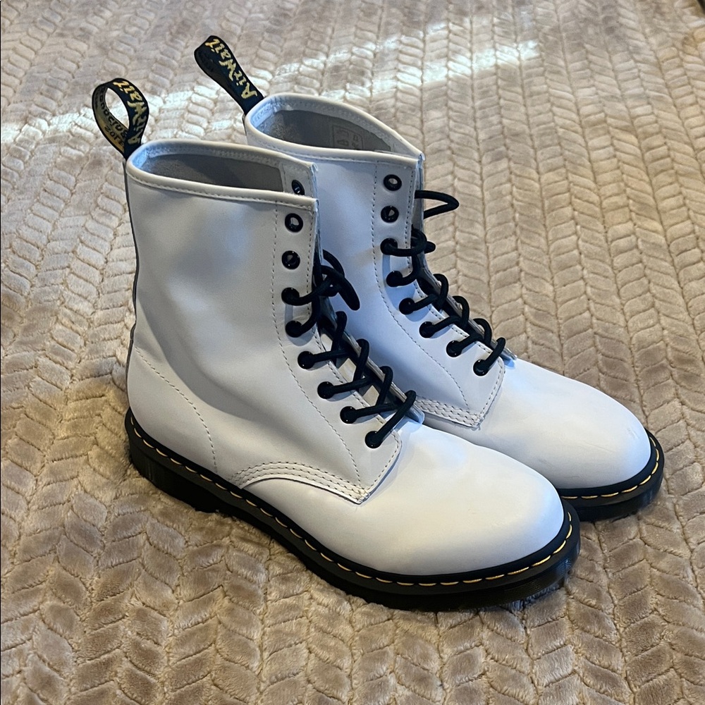 Doc Martens White Leather Boots. Tried on in house only, like new. Size 9